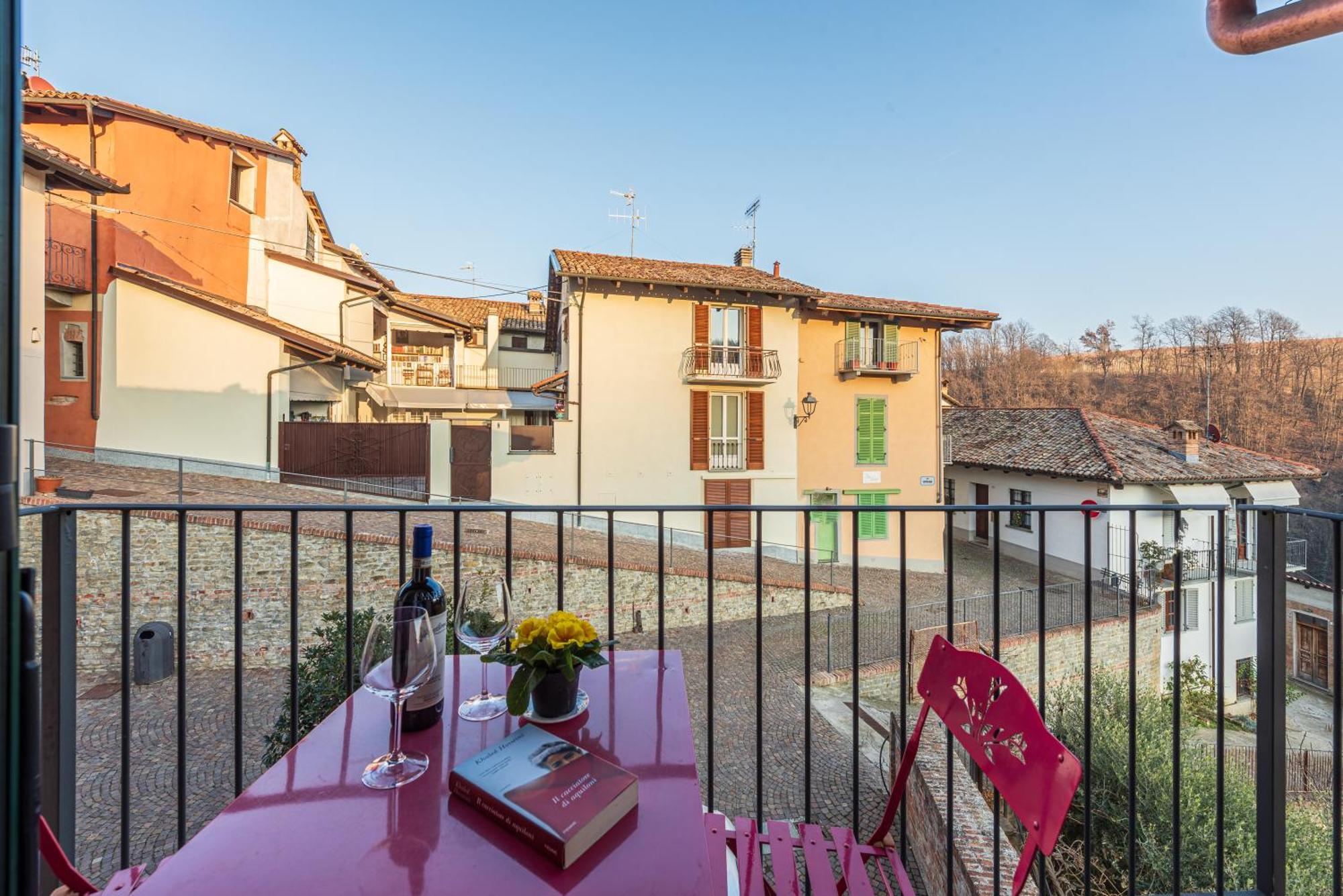In Piazzetta Holiday Apartments, Barolo Exterior photo