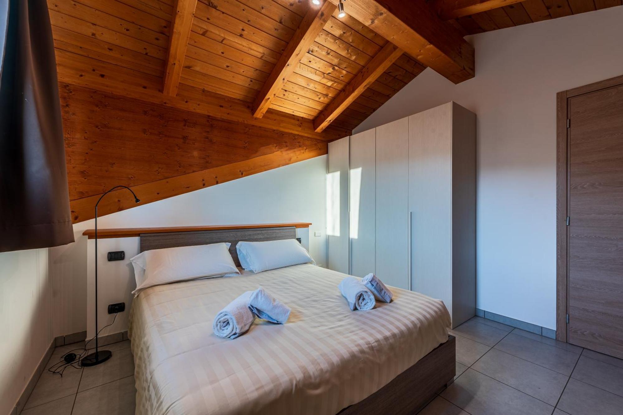 In Piazzetta Holiday Apartments, Barolo Exterior photo