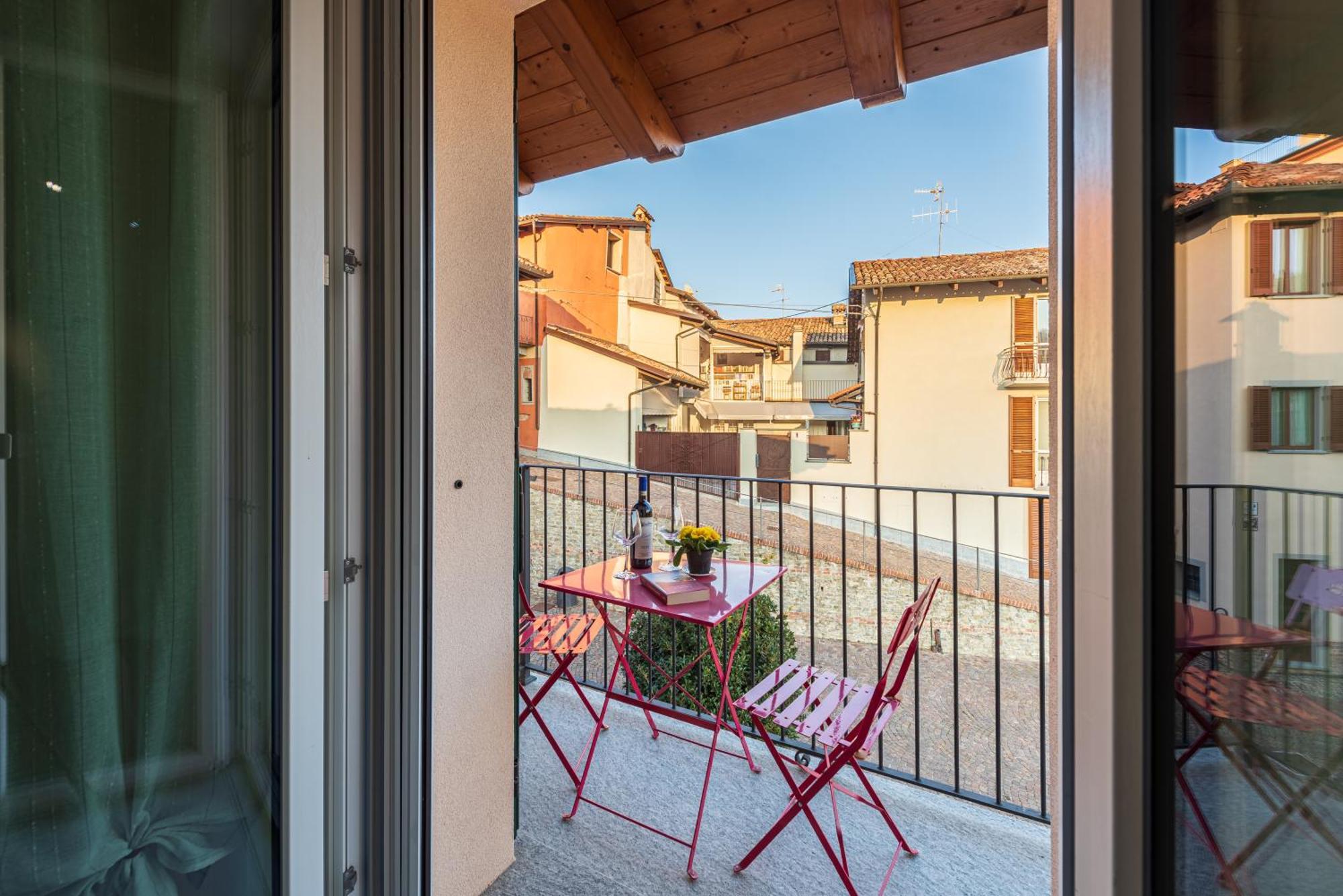 In Piazzetta Holiday Apartments, Barolo Exterior photo