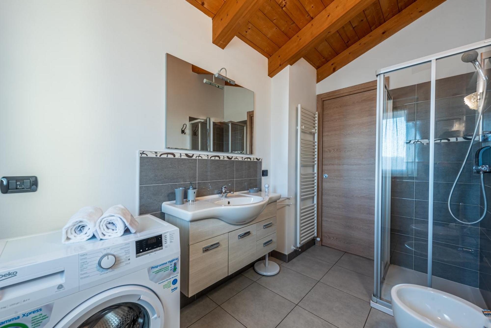 In Piazzetta Holiday Apartments, Barolo Exterior photo