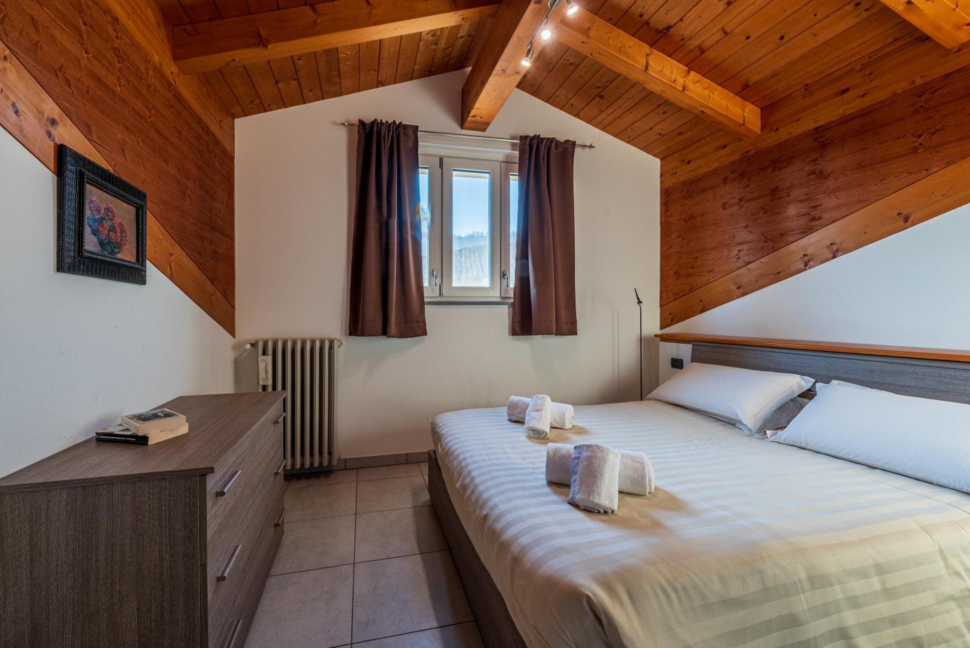 In Piazzetta Holiday Apartments, Barolo Exterior photo