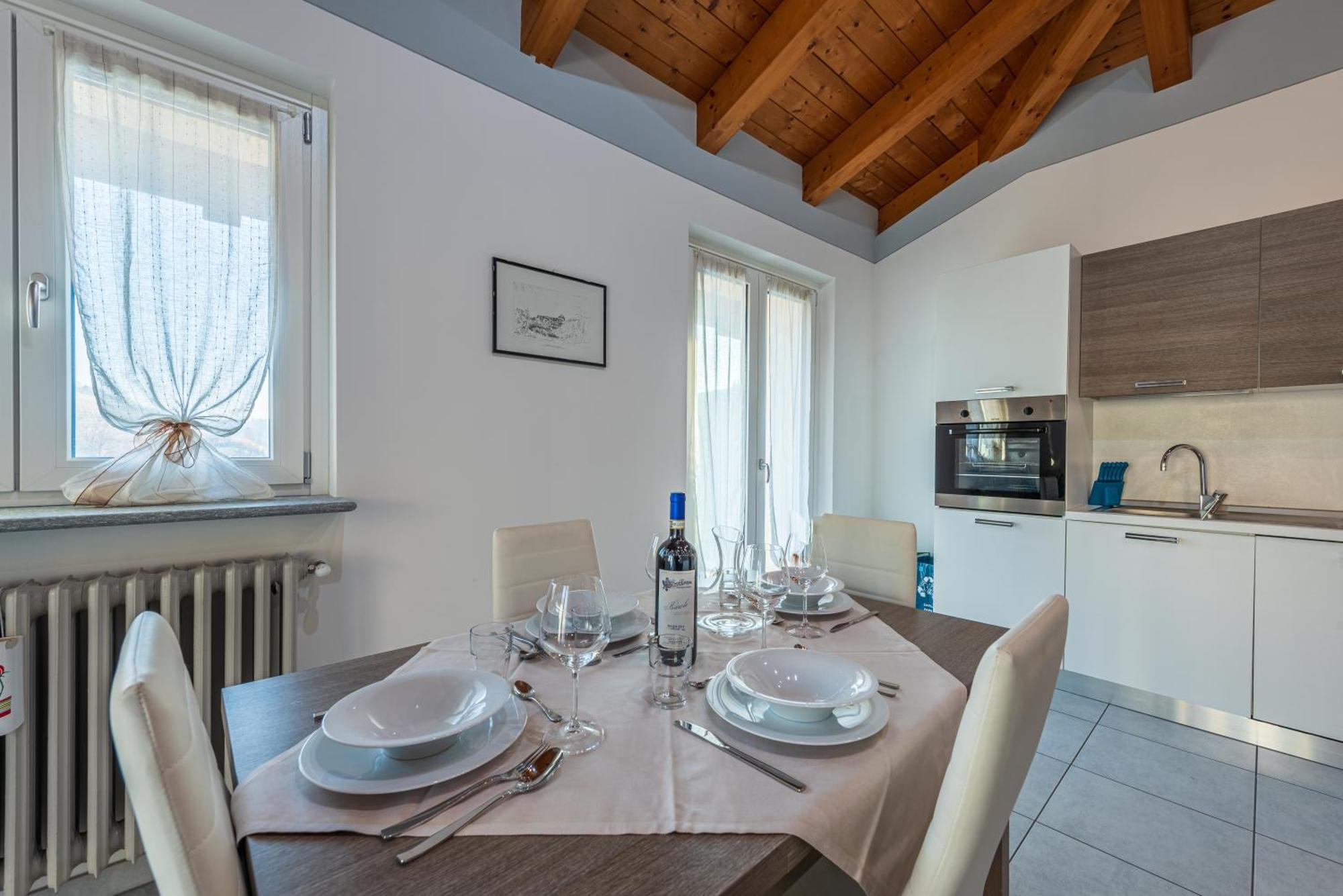 In Piazzetta Holiday Apartments, Barolo Exterior photo