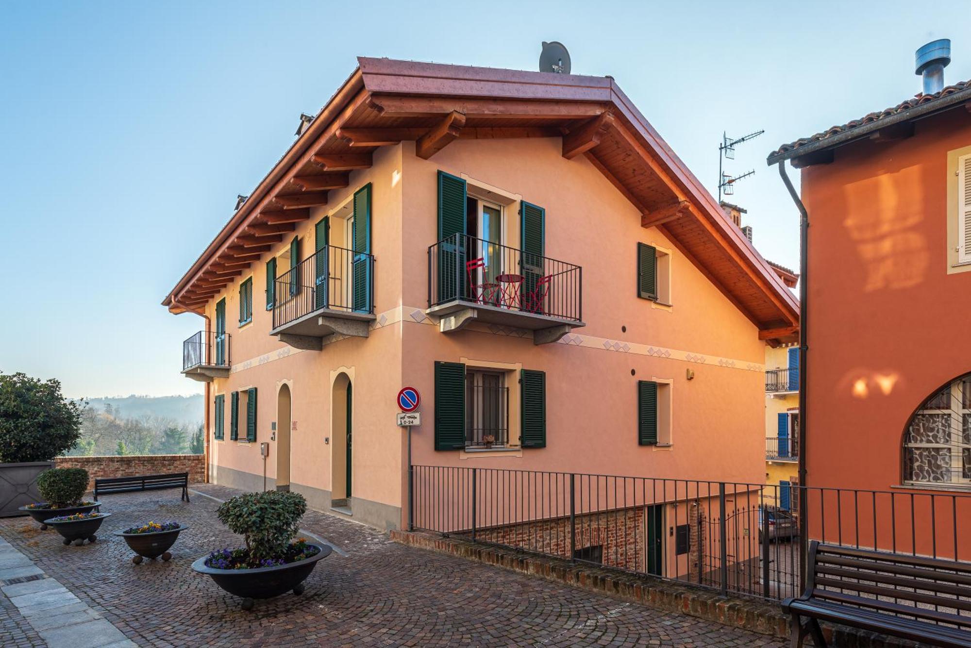 In Piazzetta Holiday Apartments, Barolo Exterior photo
