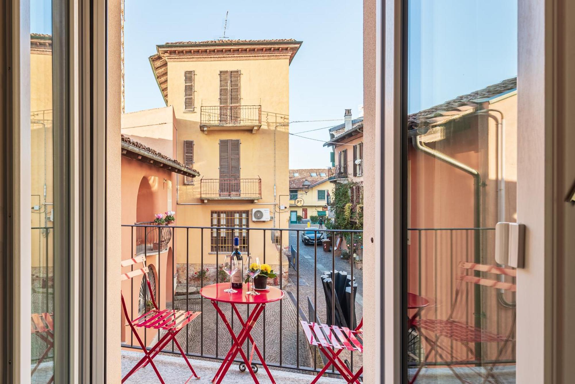 In Piazzetta Holiday Apartments, Barolo Exterior photo