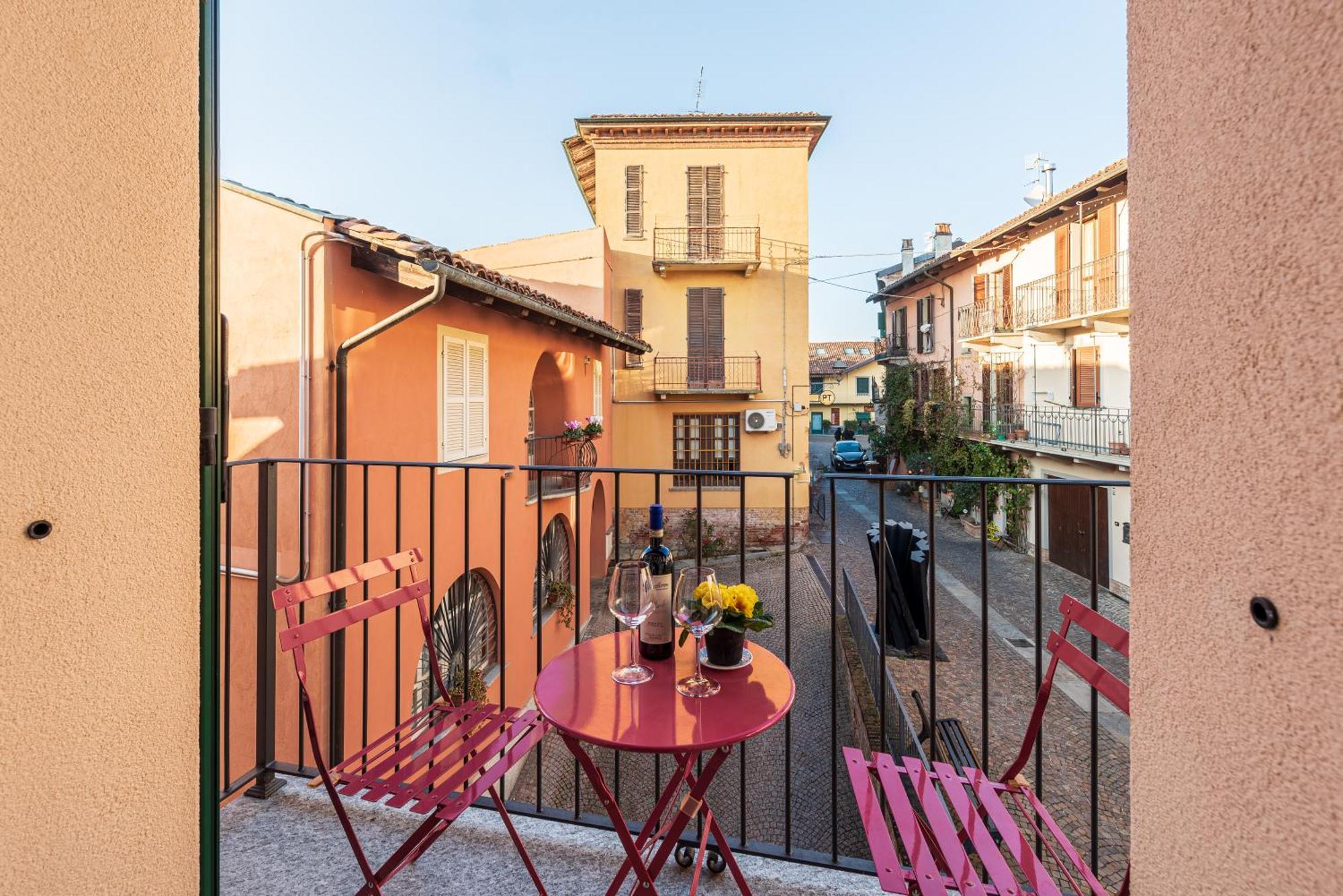 In Piazzetta Holiday Apartments, Barolo Exterior photo