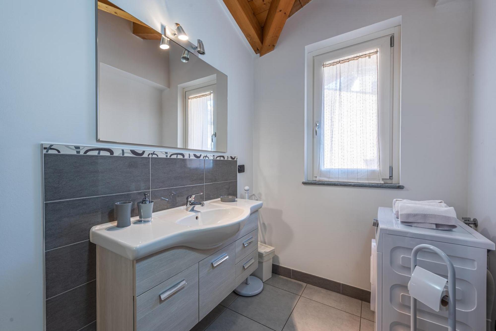 In Piazzetta Holiday Apartments, Barolo Exterior photo