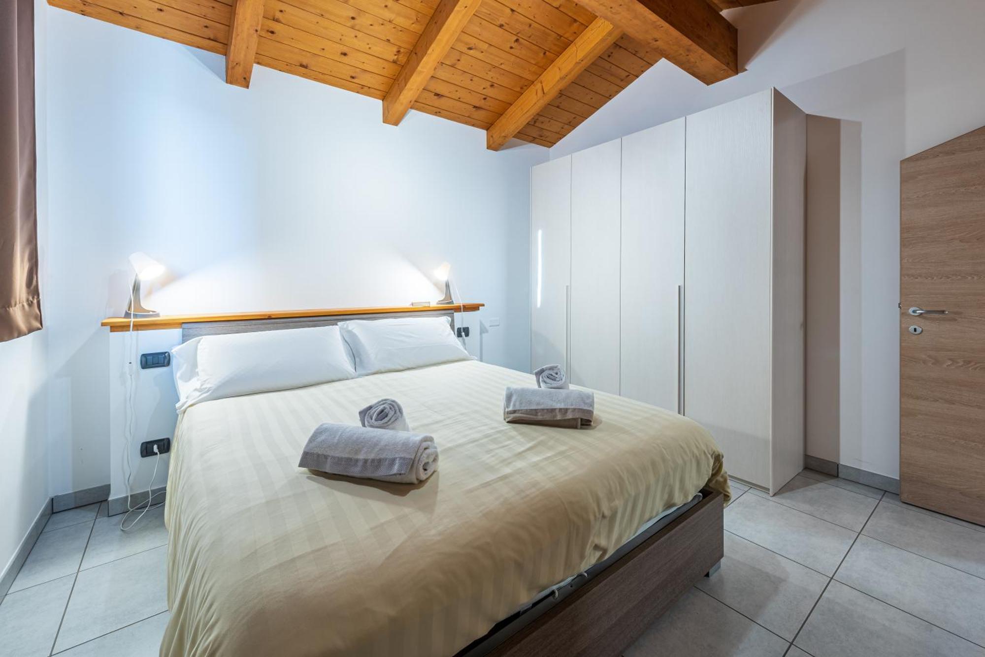 In Piazzetta Holiday Apartments, Barolo Exterior photo